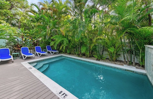 Old Town Cottage | ~MARGARITA COTTAGE~ Bask in sunshine and lounge by your pool in paradise.