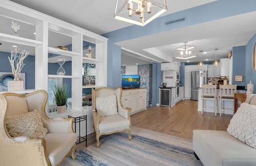 Osage Beach House | Margaritaville Lake home! 6Bed/7 bath Sleeps up to 20! 5000 Sq ft home.