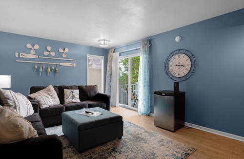 Osage Beach House | Margaritaville Lake home! 6Bed/7 bath Sleeps up to 20! 5000 Sq ft home.