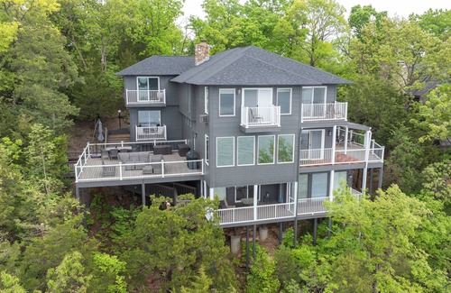 Osage Beach House | Margaritaville Lake home! 6Bed/7 bath Sleeps up to 20! 5000 Sq ft home.