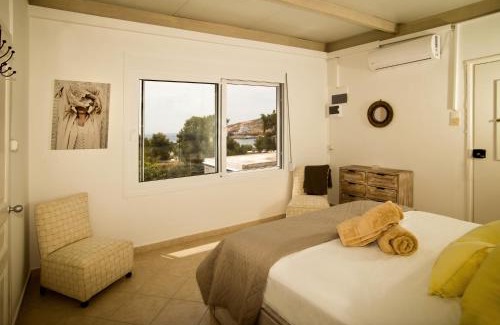 Vlychadia House | Maria's Seaside Home