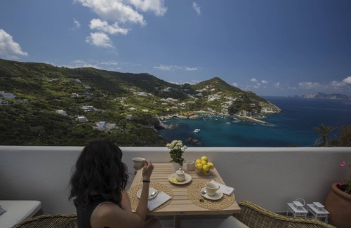 Le Forna Apartment | Maridea Ponza - Le Alcove sul Mare Superior Suites with wonderful sea view