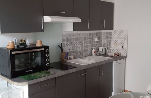 Les Martres-d'Artiere House | Marie and Marcel will welcome you in their small house with garden