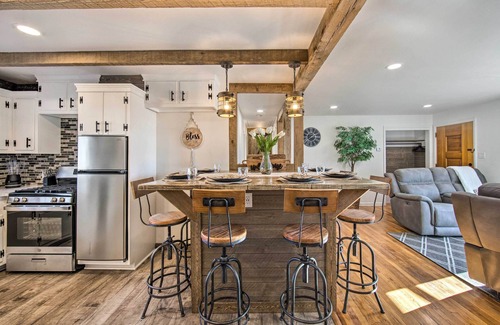 Maytown Cottage | Marietta Home w/Private Hot Tub, Pool Table!