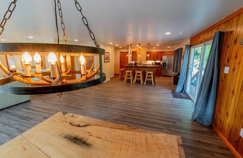 Ohiopyle Condo | Marietta's River Retreat | 3BR,2BA,Hot Tub,Downtown Ohiopyle