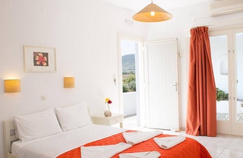 Parasporos Apartment | Marili Apartments, Apt#4 by the sea