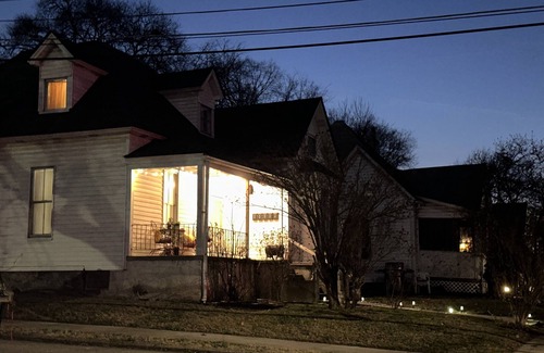 Knoxville Apartment | Marilyn Monroe: In Knoxville's Historic District