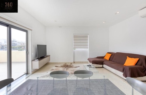 Msida Apartment | Marina VIEW APT SLPs 9 with private terrace & BBQ by 360 Estates