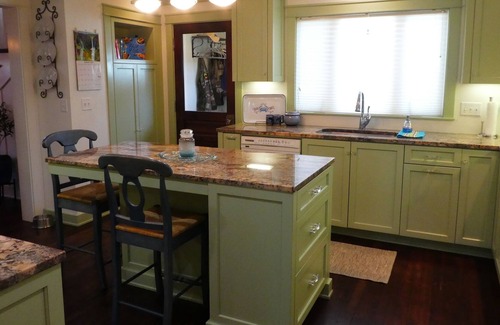 Garibaldi House | Mariner's Retreat ~ A Downtown Garibaldi Oasis