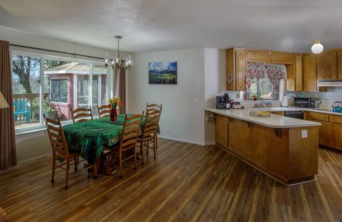 Mariposa House | MARIPOSA DREAM VIEW MOUNTAIN HOUSE- 36 miles to Yosemite park entrance!