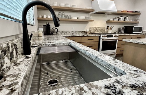 Cody House | Markham 40 - Modern Comfort in the Heart of Cody - Sleeps 10