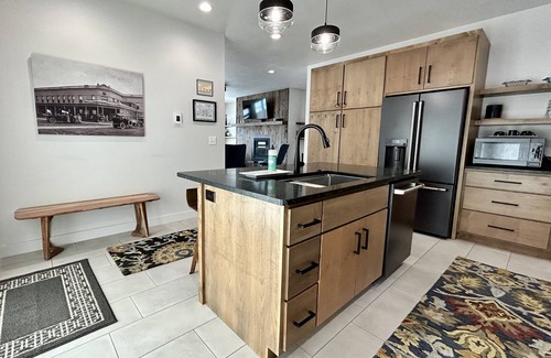 Cody House | Markham 46 - Modern Comfort in the Heart of Cody - Sleeps 10