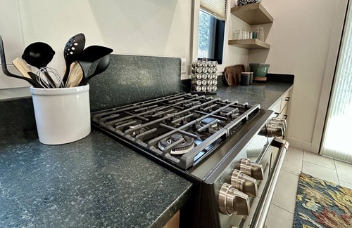 Cody House | Markham 46 - Modern Comfort in the Heart of Cody - Sleeps 10