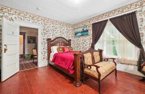 Marmora Bed & Breakfast | Marmora and Lake Inn and Victorian Diner - Grand Victorian Suites- Level 2