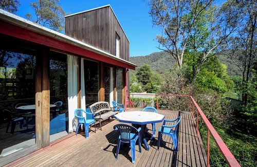 Harrietville Ski Chalet | Marmot Lodge - Group accommodationn30km to Hotham, walk to pubs/cafes