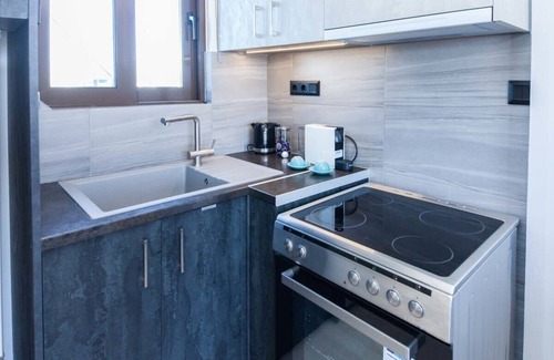 Khalandrion Apartment | Marousi Modern Green Oasis Apt w Amazing Balcony