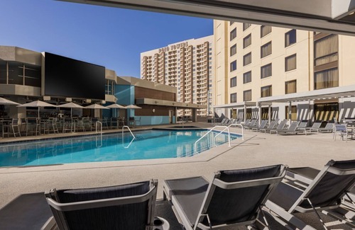 Las Vegas Apartment | Marriott Grand Chateau F1 Race Week 2 BR SUITE; Plus 2 Raider home games.