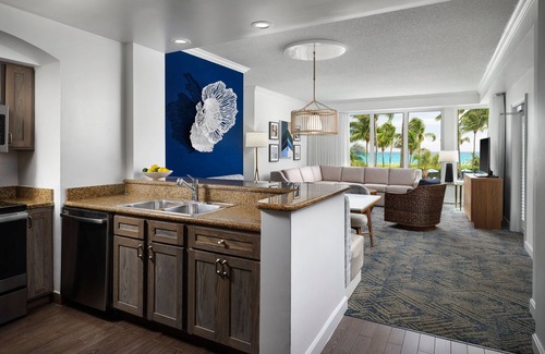 Palm Beach Shores Hotel | Marriott's Ocean Pointe