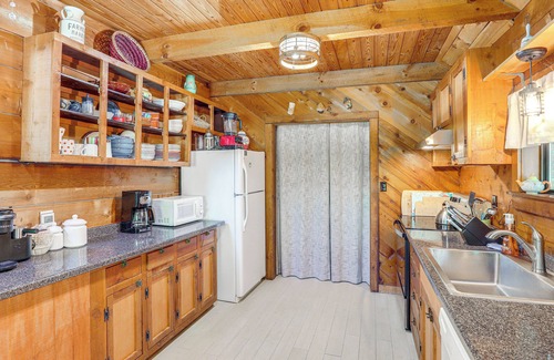 Wolf Laurel Cabin | Mars Hill Cabin w/Pool Table ~ 2 Mi to Wolf Ridge