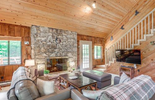 Wolf Laurel House | Mars Hill Cabin with Pool Table about 2 Mi to Wolf Ridge