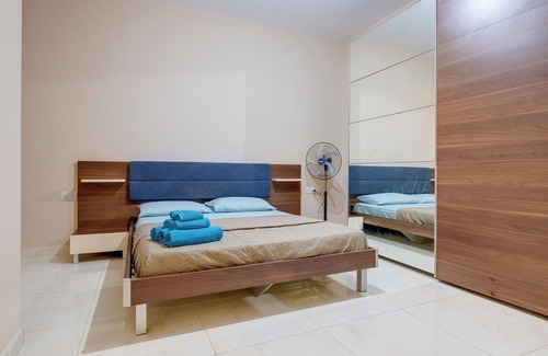 Iz-Zonqor Apartment | Marsaskala. 3 double bed fast wi-fi easy parking Gym .Smart Tvs In Rooms. AC .