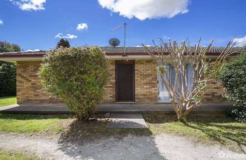 Armidale House | Marsh Apartment with Retro Twist