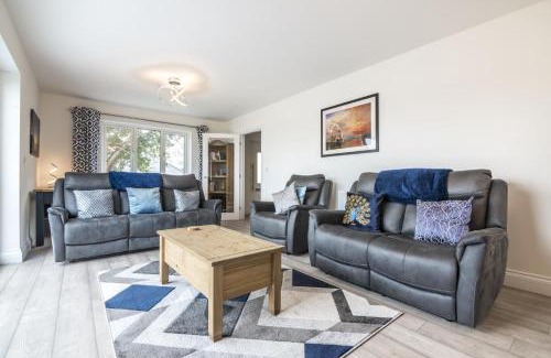 Pembroke Dock House | Martello View - 3 Bedroom Holiday Home - Llanreath