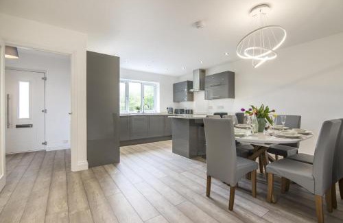 Pembroke Dock House | Martello View - 3 Bedroom Holiday Home - Llanreath
