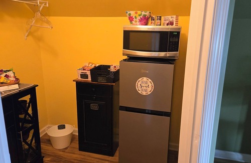 Witmer Apartment | Martha's Guest Suite: Less than 3 miles from Sight and Sound Theater.