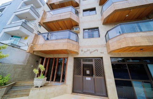 Praia do Morro Apartment | MARTHA SCHWANTZ 102 BUILDING, 4 BEDROOM APARTMENT - 2 garages 200m FROM MORRO BEACH.