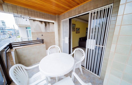 Praia do Morro Apartment | MARTHA SCHWANTZ 102 BUILDING, 4 BEDROOM APARTMENT - 2 garages 200m FROM MORRO BEACH.