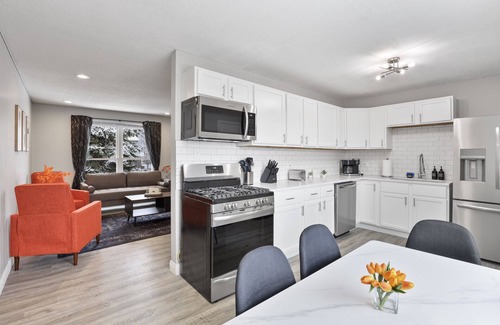Mokena House | Marvel - 4BR’s, 2 BA & Game Room