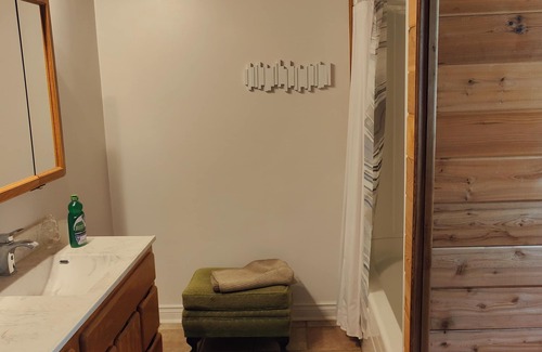 Rosseau Cottage | Marvelous 4-bedroom lake front cottage in Rosseau
