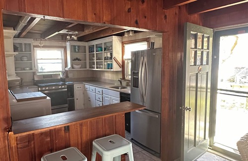 Ship Bottom Cottage | Marvelous 5-bedroom cottage one from ocean in Ship Bottom with AC, game room