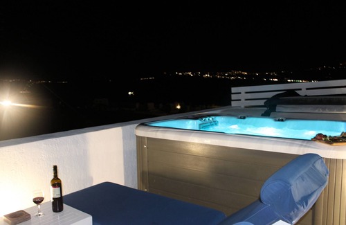 Akrotiri Villa | Mary Castelia Villa w/Jacuzzi-Santorini,Akrotiri