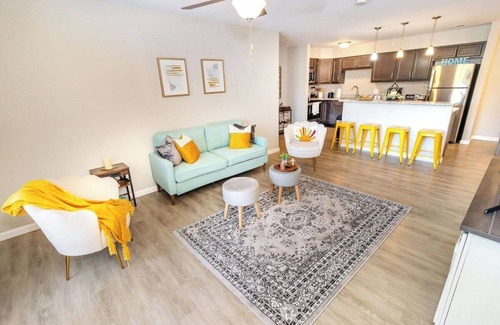 Newburgh Apartment | Mary - H · Conveniently Located 2bd 2ba Apt w/Pool & Wi-Fi