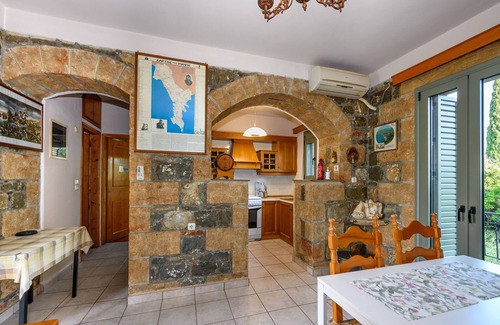 Kardamyli Apartment | Mary's stone housenn 5 min From Kardamili ,