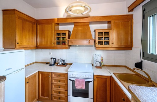 Kardamyli Apartment | Mary's stone housenn 5 min From Kardamili ,