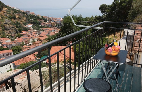 Plomari House | Mary s Villas a relaxing house with perfect view of city and sea