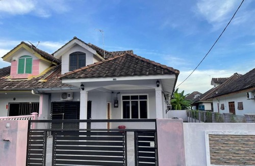 Desa Manjung Raya House | Maryam Homestay Lumut