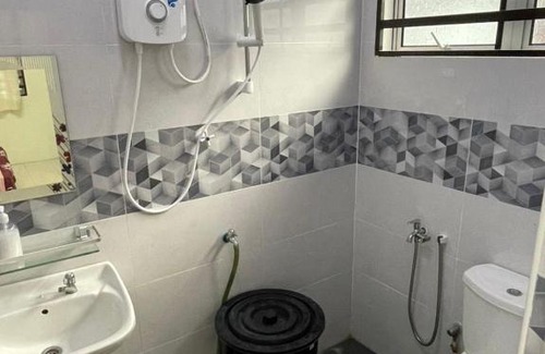Desa Manjung Raya House | Maryam Homestay Lumut