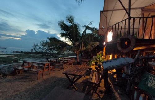 Moyo House | Maryan Moyo Bungalows & Resto