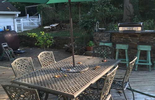 Wardour House | Marymont Cottage in awesome Annapolis walking distance to local pub!
