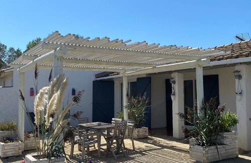 Saintes-Maries-de-la-Mer House | Mas des Oliviers HOUSE/GITE, HEATED SWIMMING POOL and CLOSED GARDEN (3 pets allowed)