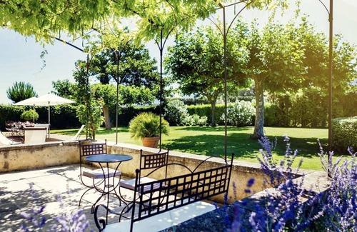 Robion House | Mas des Oliviers - in the heart of the Luberon, for 12-14