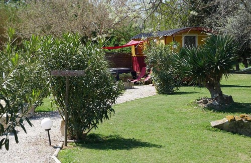 Tarascon Bed & Breakfast | MAS MAURANE-Roulotte avec SPA privé aux portes d'ARLES