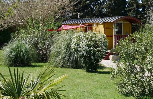 Tarascon Bed & Breakfast | MAS MAURANE-Roulotte avec SPA privé aux portes d'ARLES