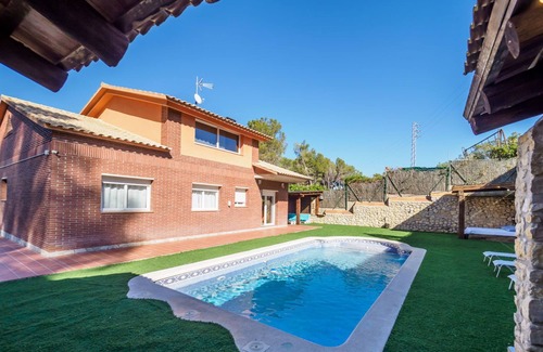 Olivella Ski Chalet | Mas Mestre - elegant and spacious villa near Sitges for up to 8 guests