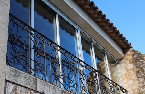 Paradou House | Mas Provençal first floor living room with fireplace and veranda overlooking Alpilles- Vallée des Baux