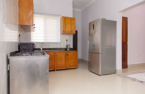 Oyster Bay Villa | Masaki Seaside Charm: Spacious Hideaway